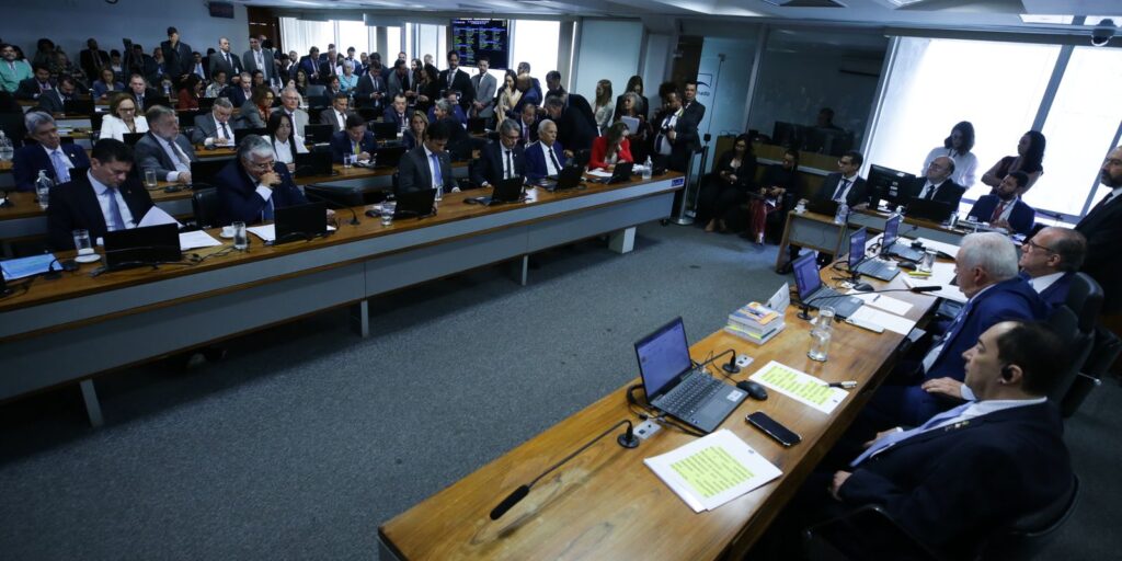 ccj-do-senado-rejeita-pec-da-blindagem-por-unanimidade