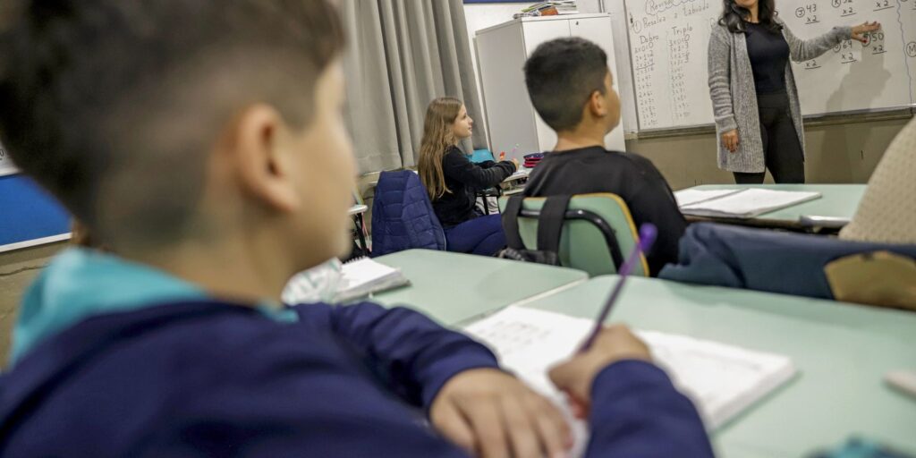 professor-brasileiro-perde-21%-do-tempo-de-aula-para-manter-disciplina