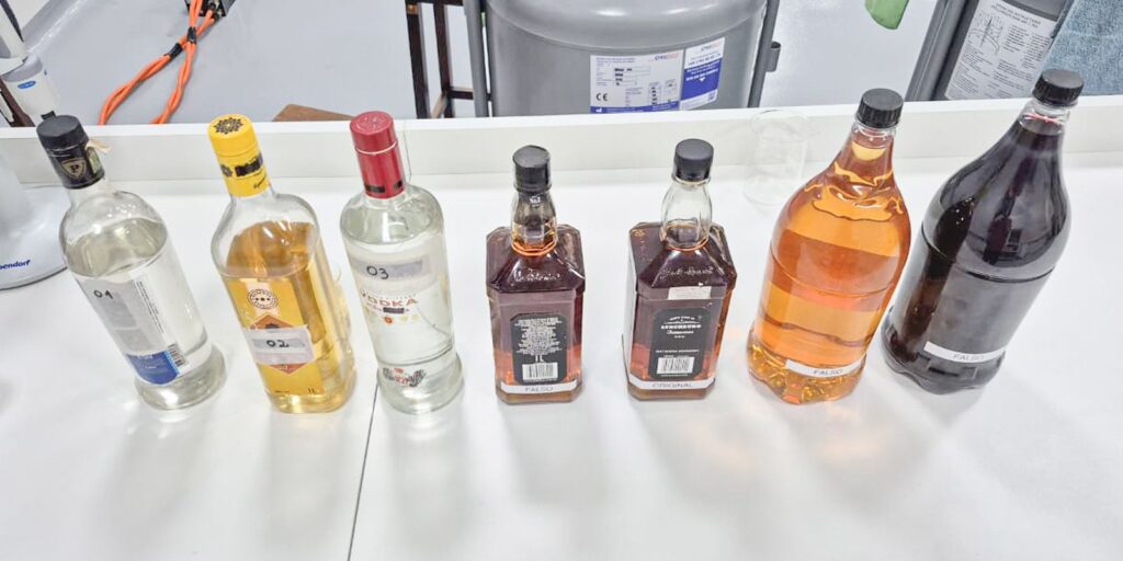 fabrica-clandestina-de-bebidas-usava-etanol-adulterado-de-postos