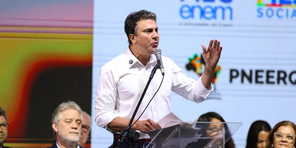 ministro-da-educacao-diz-que-professor-tem-que-ser-bem-remunerado