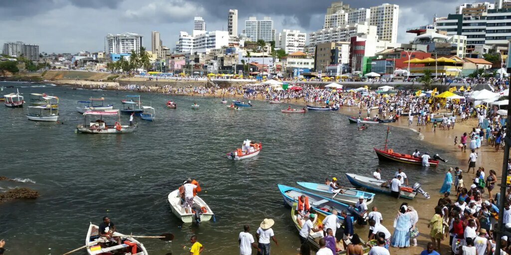 festa-de-iemanja-leva-milhares-de-pessoas-ao-rio-vermelho,-em-salvador