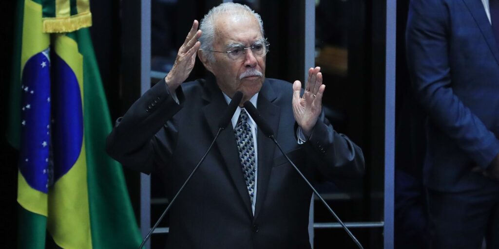 ex-presidente-jose-sarney-e-internado-com-quadro-de-pneumonia