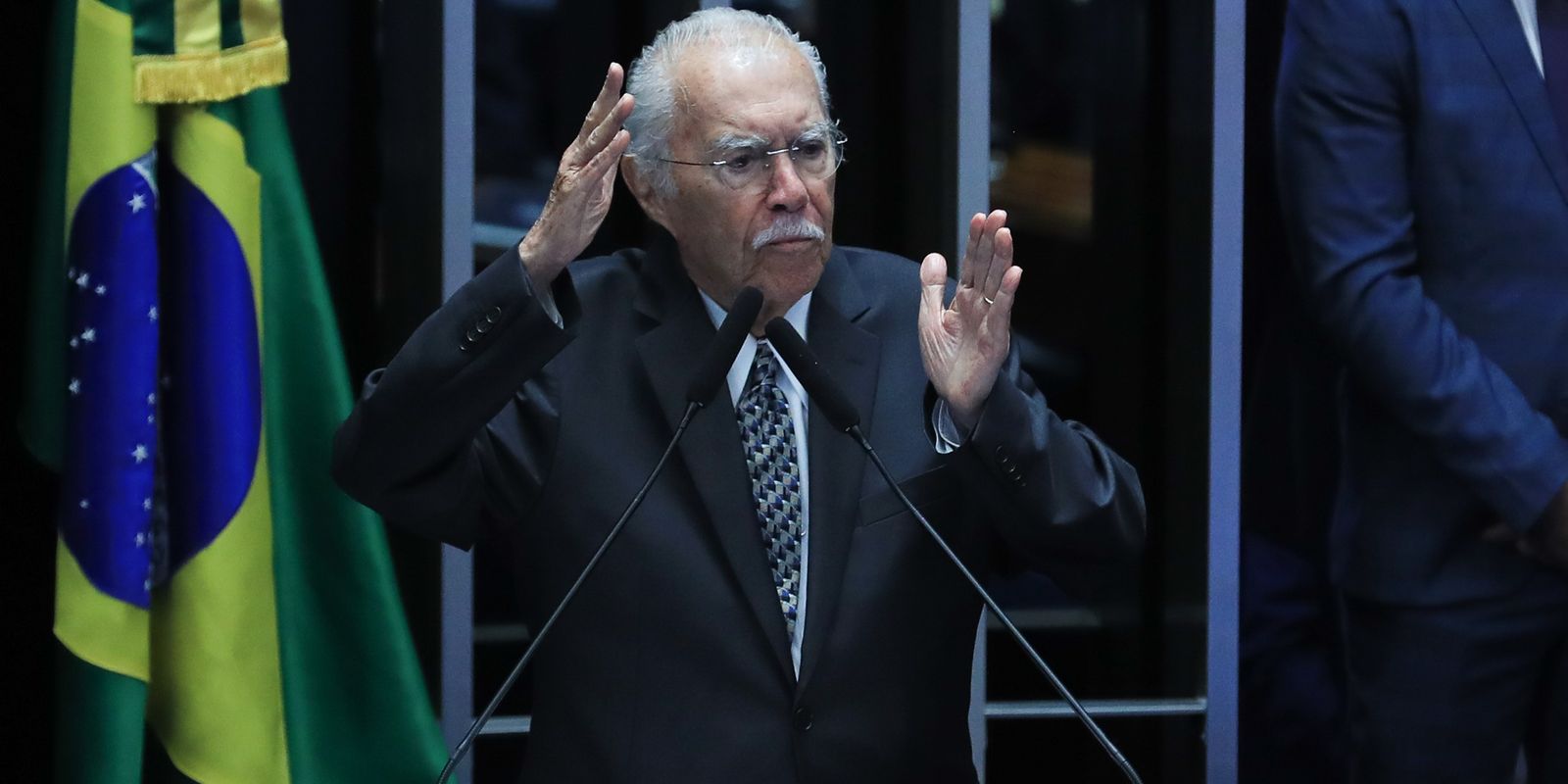 ex-presidente-jose-sarney-e-internado-com-quadro-de-pneumonia