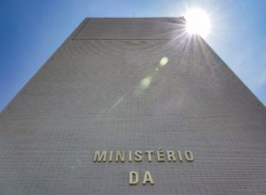 governo-bloqueia-r$-22,1-bi-do-orcamento-de-2026