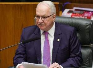 em-meio-a-crise,-fachin-volta-a-cancelar-sessao-plenaria-no-stf