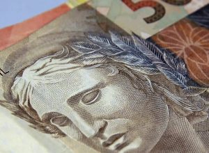 brasileiros-retiram-r$-10,5-bilhoes-da-poupanca-em-agosto